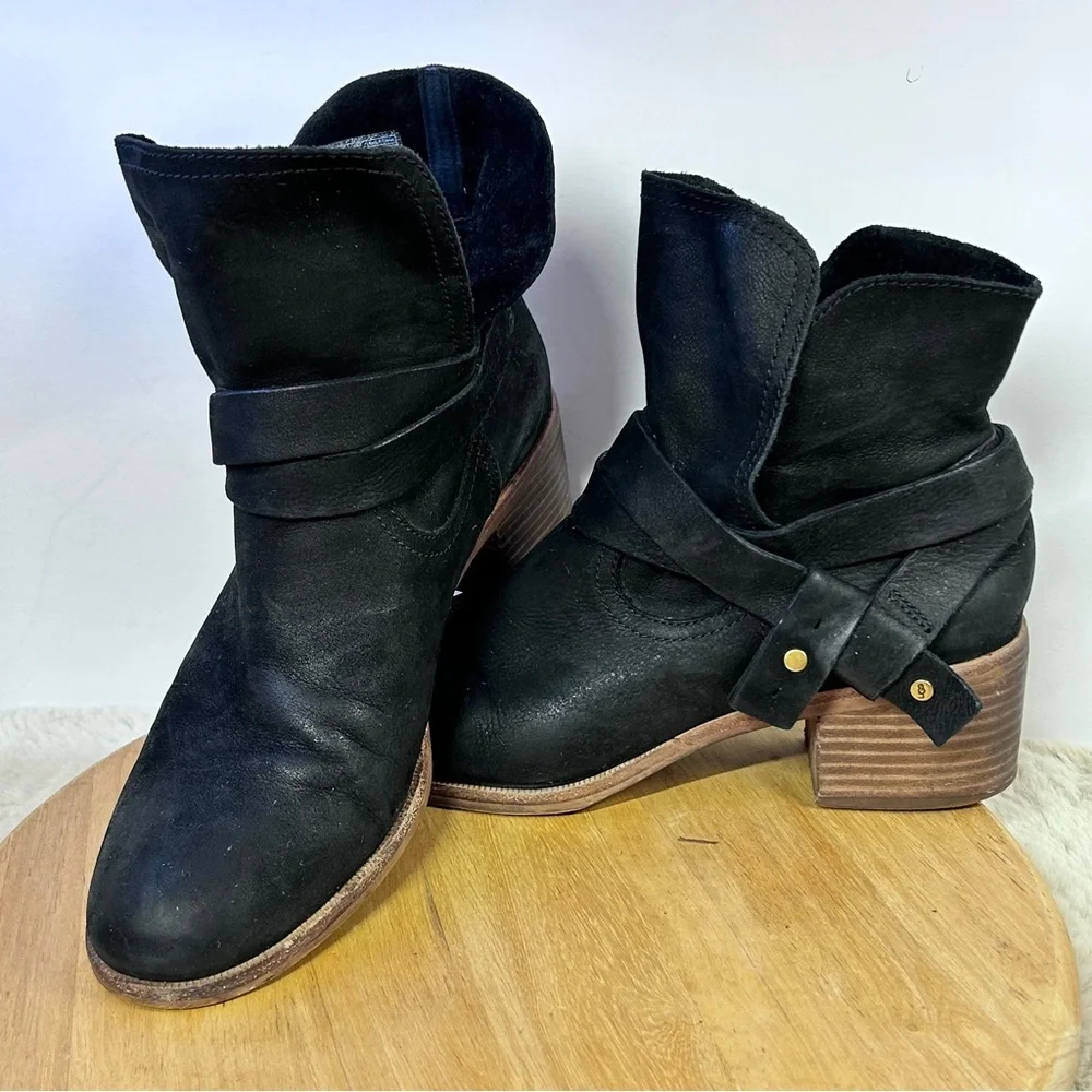 UGG‎ Black Ankle Boots with Modern Western Charm
